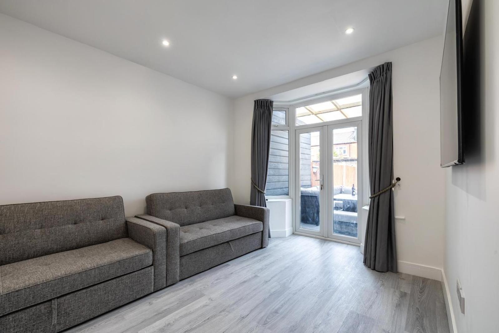 Modern With Driveway Parking For 2 Vehicles, Near Tottenham Hotspur Stadium, White Hart Lane Train Station Londra