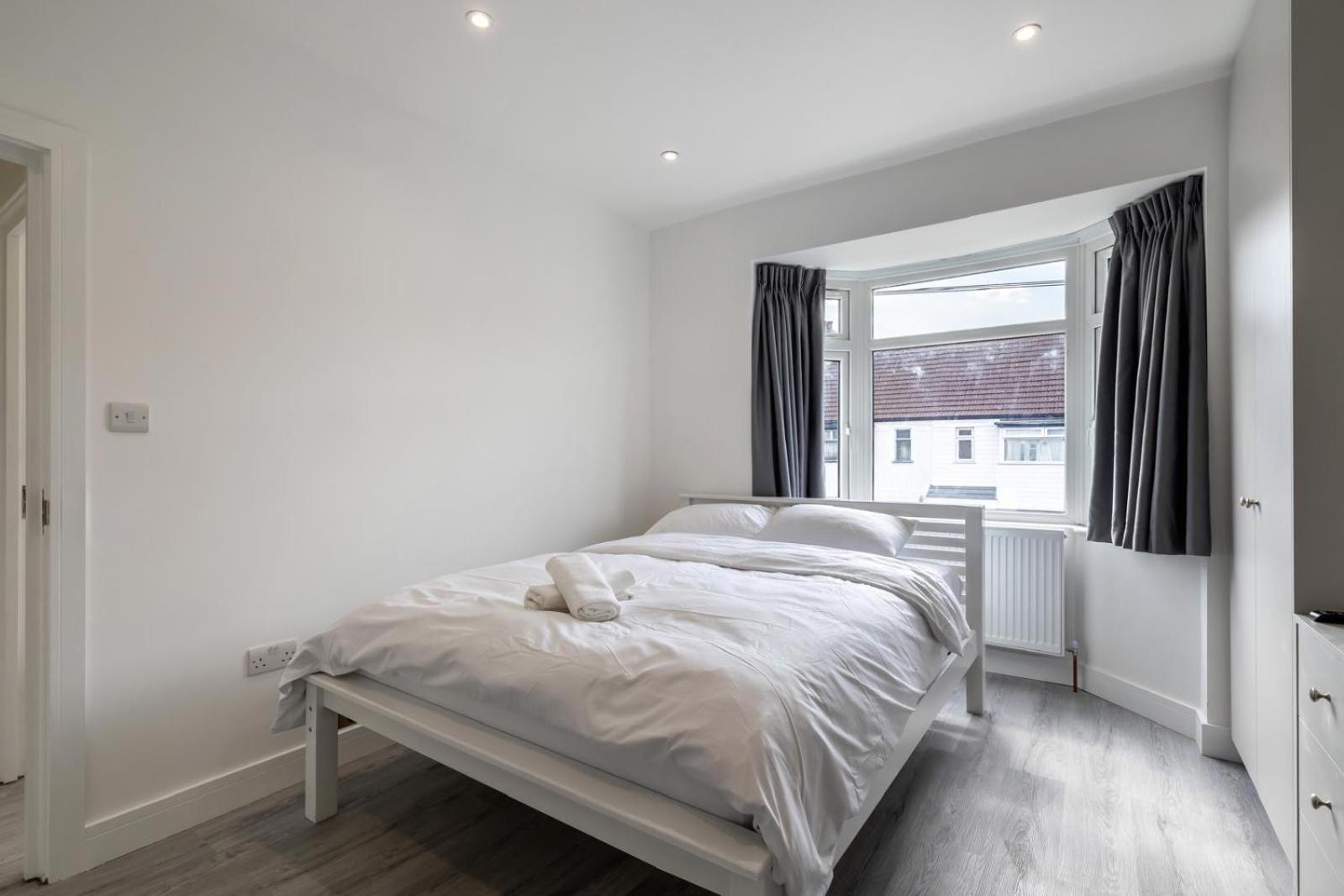 Modern With Driveway Parking For 2 Vehicles, Near Tottenham Hotspur Stadium, White Hart Lane Train Station * Londra